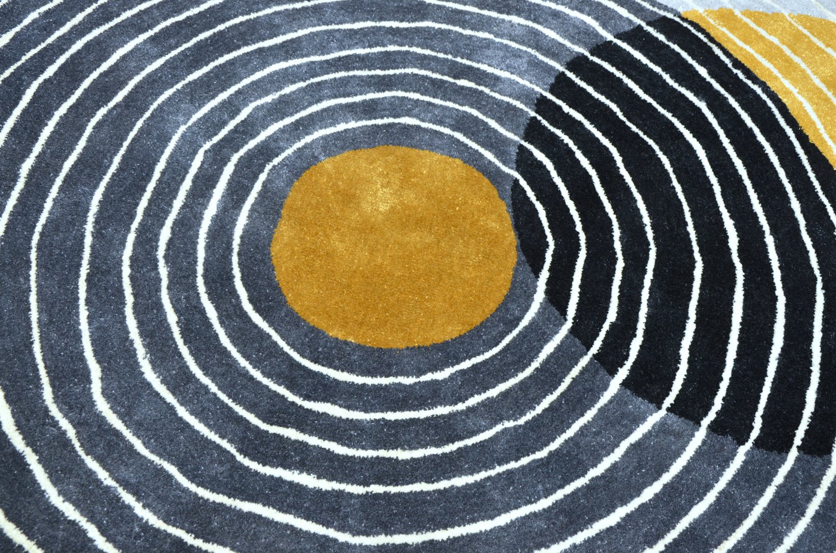 Helios Round Handmade Rugrugs